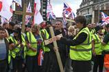 2025-09-13T000000Z_637124617_MT1NURPHO000YHC0ML_RTRMADP_3_ENGLAND-PROTEST (1)