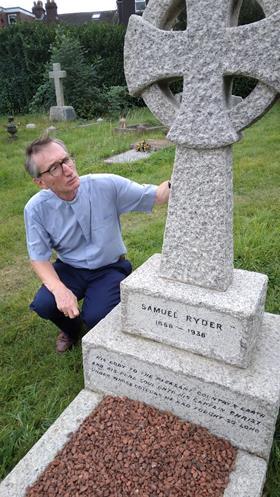 Samuel Ryder grave.jpg