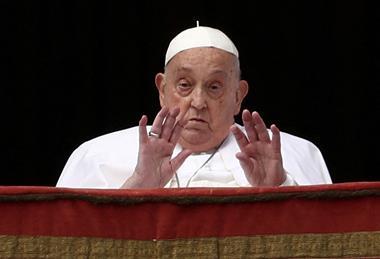 2025-04-21T080535Z_891476312_RC2M1EAPN8OL_RTRMADP_3_PEOPLE-POPE-FRANCIS