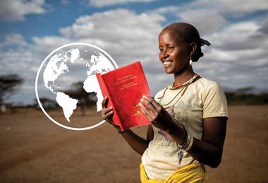 Rendille-Lady-Reading-SC-180818_TSCOKenya_EstherHavens_2903-copy