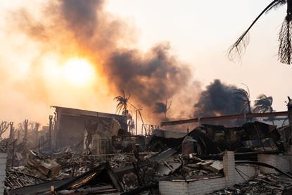 2025-01-12T170727Z_1737538380_MT1USATODAY25172370_RTRMADP_3_STRUCTURES-CONTINUE-TO-BURN-ON-JAN-8-2025-IN-THE-PACIFIC