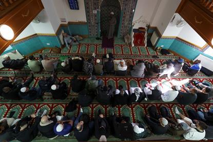 2025-02-28T154533Z_782594638_RC2O3DA1QPXP_RTRMADP_3_RELIGION-RAMADAN-BRITAIN