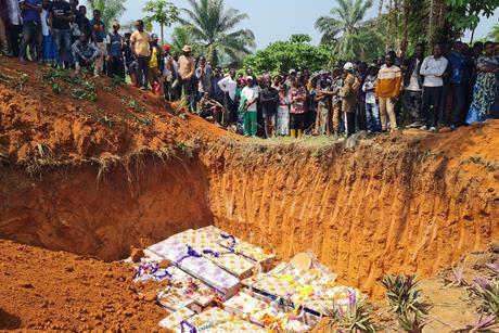 CD_Mourners watch caskets in mass grave_3 2025_0026750