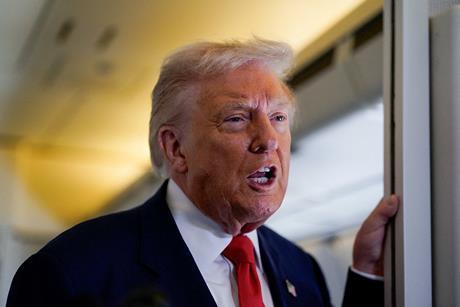 2025-11-04T231432Z_1_LYNXMPELA31DO_RTROPTP_4_USA-TRUMP-VENEZUELA