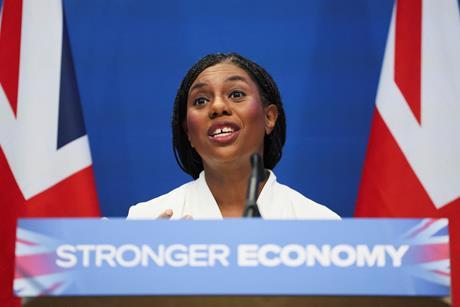 2025-11-04T114111Z_860047371_RC2NPHAIX037_RTRMADP_3_BRITAIN-POLITICS-CONSERVATIVES