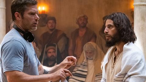 S3 BTS still - Director Dallas Jenkins and Jesus discuss scene in synagogue