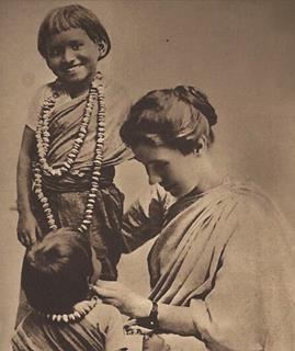 Amy_Carmichael_with_children2