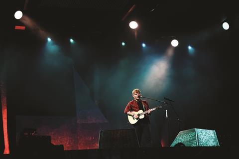 2017-06-25T212248Z_54126186_RC1E3CF90B70_RTRMADP_3_MUSIC-GLASTONBURY