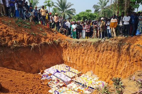 CD_Mourners watch caskets in mass grave_3 2025_0026750