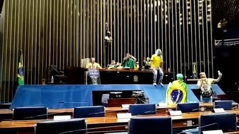 2023-01-08T220715Z_343067807_MT1EYEIM254807_RTRMADP_3_BRAZIL-BOLSONARO-SUPPORTERS-STORM-CONGRESS-AND-COURT