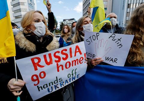 2022-02-23T074310Z_221145791_RC2HPS9R54DK_RTRMADP_3_UKRAINE-CRISIS-JAPAN-PROTEST