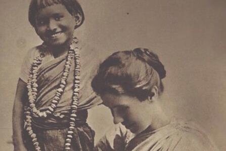 Amy_Carmichael_with_children2