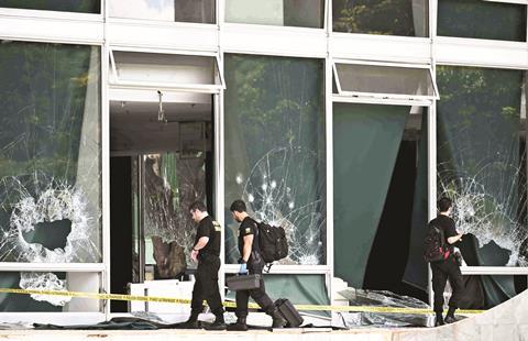 2023-01-11T065624Z_656594369_MT1YOMIUR000FJZOIO_RTRMADP_3_PRO-BOLSONARO-RIOTERS-STORM-INTO-BRAZIL-S-TOP-GOVERNMENT-OFFICES