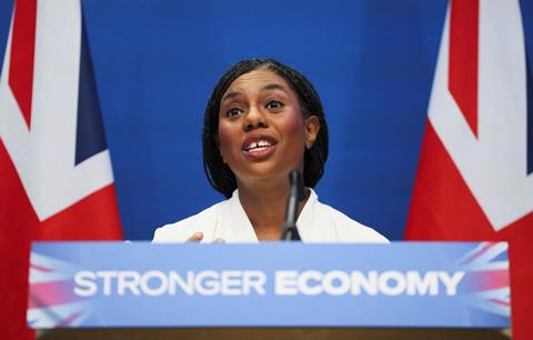 2025-11-04T114111Z_860047371_RC2NPHAIX037_RTRMADP_3_BRITAIN-POLITICS-CONSERVATIVES