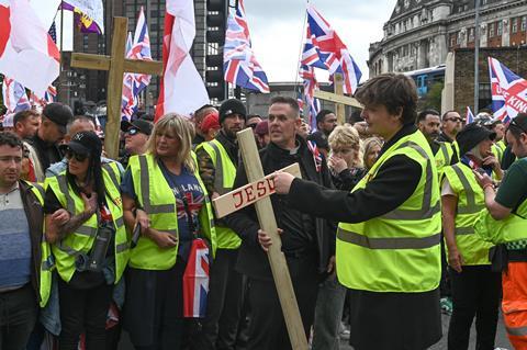 2025-09-13T000000Z_637124617_MT1NURPHO000YHC0ML_RTRMADP_3_ENGLAND-PROTEST (1)