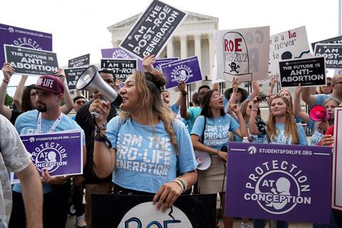 2022-06-24T162450Z_1939142693_MT1USATODAY18586145_RTRMADP_3_JUN-24-2022-WASHINGTON-DC-USA-DEMONSTRATORS-REACT