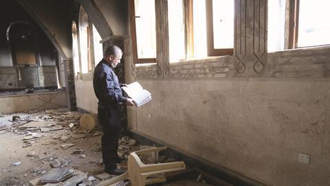 42071_iraqqaraqoshwasmainchristiantownbeforedisplacementin2014priestreadingliturgicalbookinstbehnamandhissistersarahchurch_200404